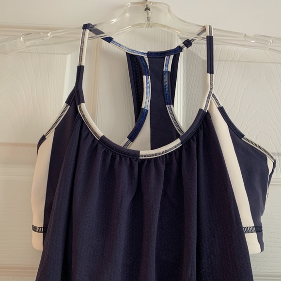 Lululemon Tank with Sports Bra - Picture 4 of 6